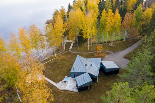 Mikkeli Vierkante Woonhuis met studio, Puisto