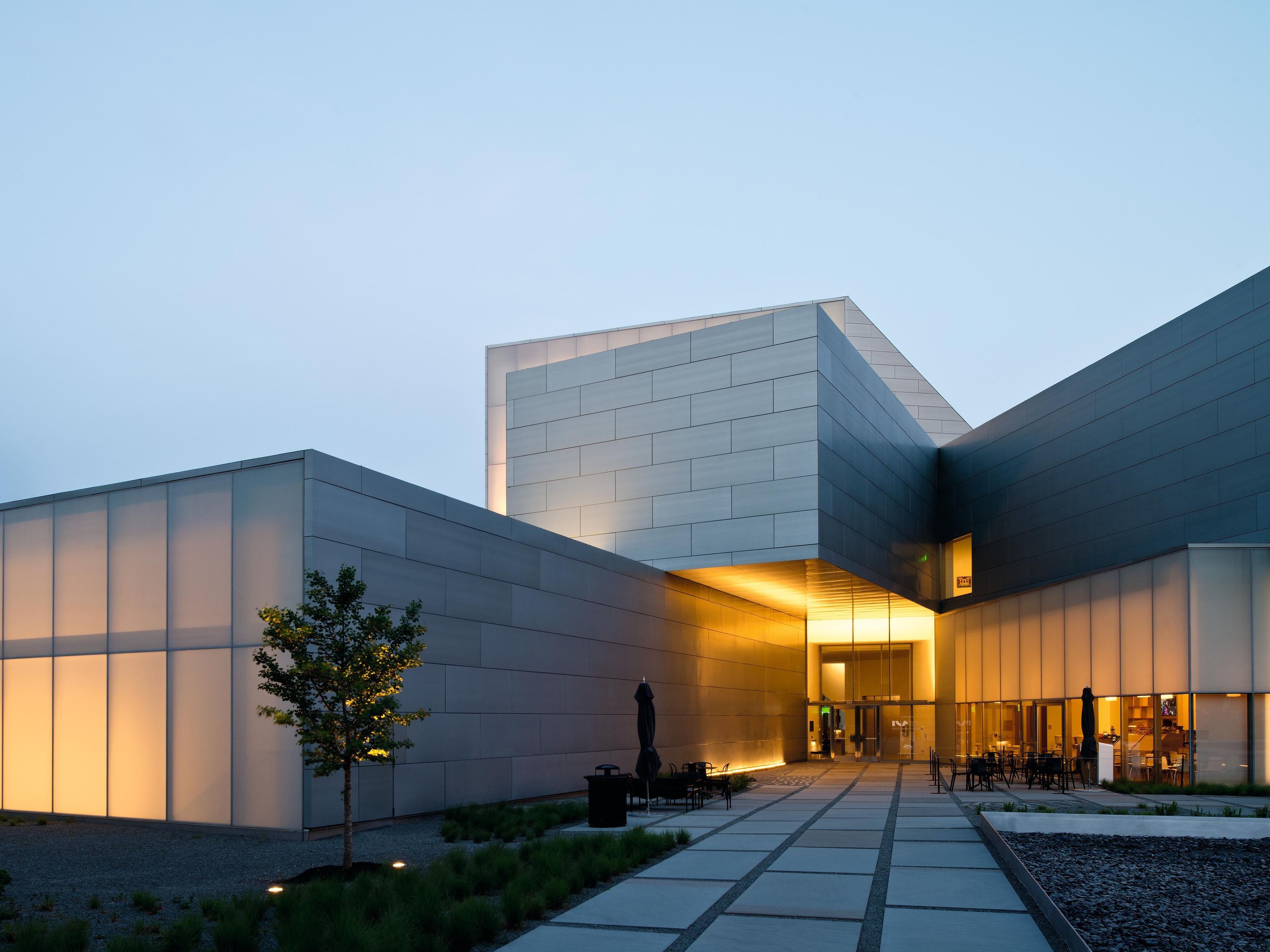 Fassade mit RHEINZINK-Kassettensystem